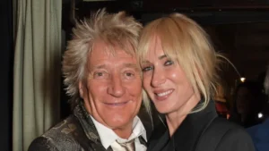 Kimberly Stewart anuncia nova gravidez: