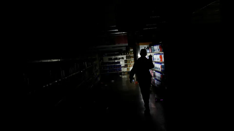 Ventania deixa mais de 100 mil imóveis sem luz na Grande São Paulo