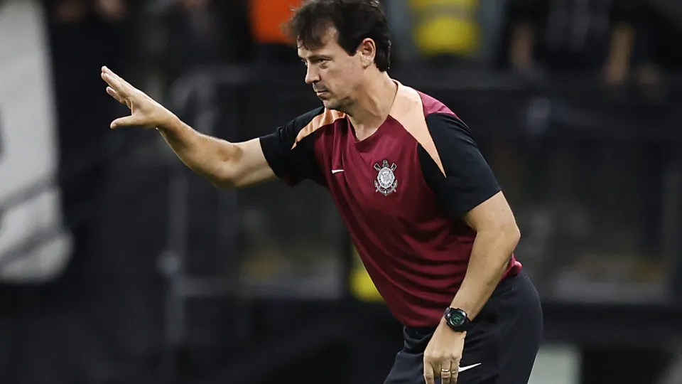 Diniz exalta atuação do Corinthians e fala sobre convocados à seleção: