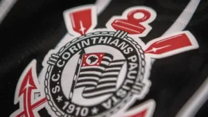 Justiça de SP anula mandatos vitalícios de conselheiros do Corinthians