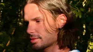 Jônatas Faro toca o sino e desiste de reality