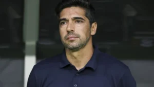 Abel não vê cobranças de pênaltis no campo e elogia Carlos Miguel
