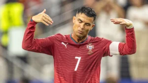 Rio Ferdinand defende Cristiano Ronaldo e acusa Jorge Jesus de mentir