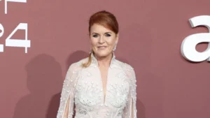 Sarah Ferguson perde homenagem em hospital após ligação com Epstein