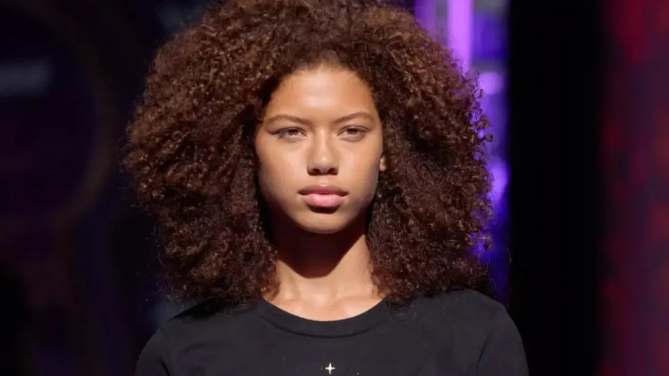 Quem é Julie Trindade, modelo carioca de 16 anos que venceu concurso com 1.700 candidatos