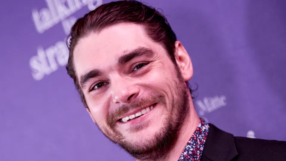 Morre RJ Mitte, ator de